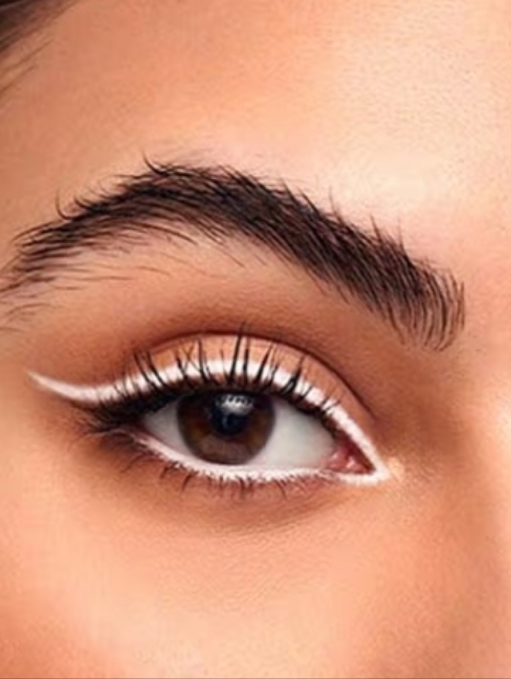 Dream World White Eyeliner
